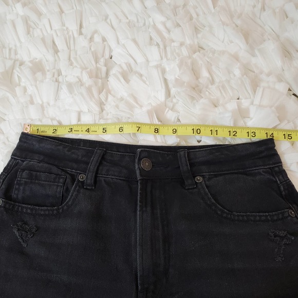 AMERICAN EAGLE | MOM JEAN BLACK WASHED DISTRESSED WHISKERING JEANS WOMEN SIZE 2 - Picture 14 of 17